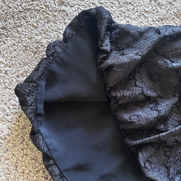 Black classic floral lace skirt with lining - Picture 4 of 4